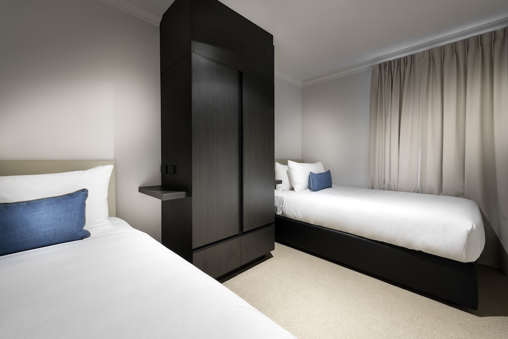 Tradewinds Hotel 13/59