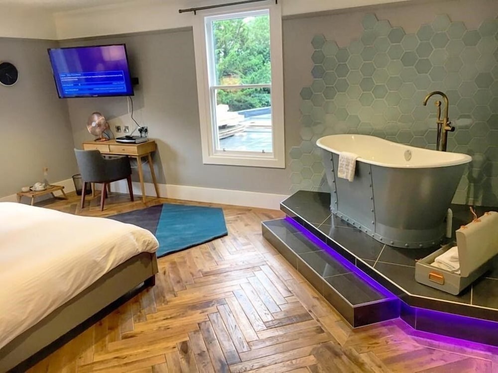 SUITE, RIVER VIEW
