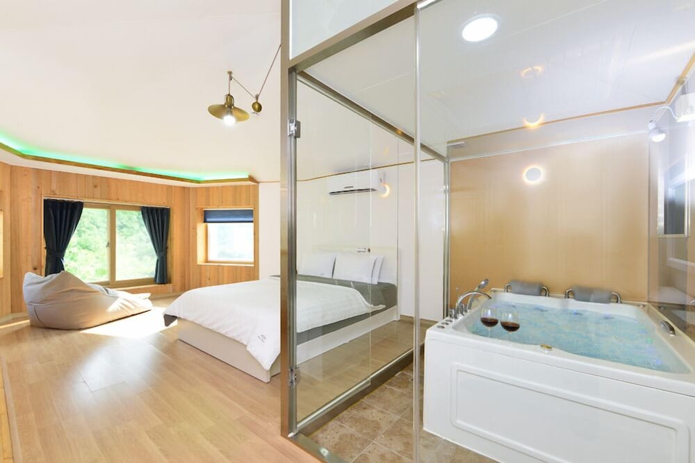 Gapyeong Camel Pension 24/50