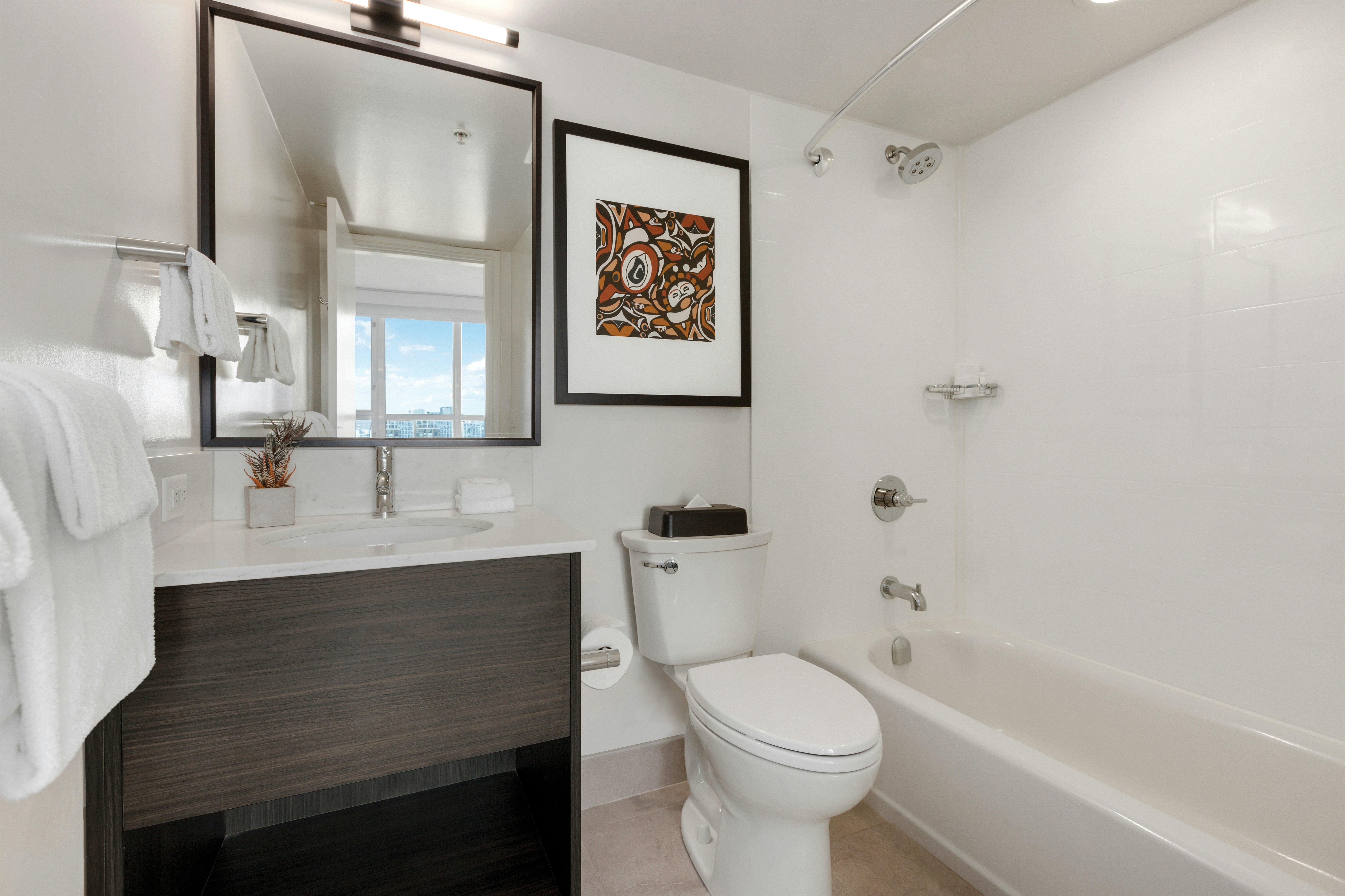 1 BEDROOM, SUITE