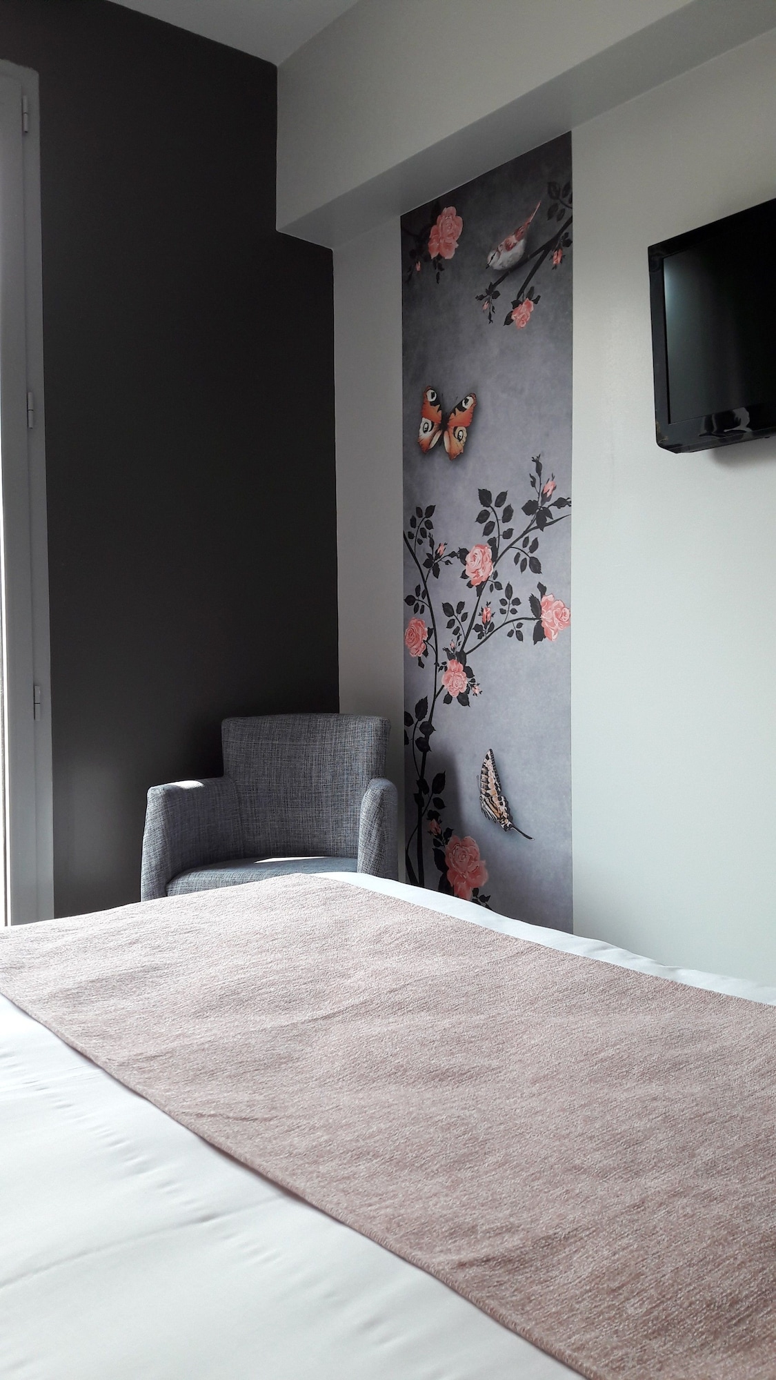 ROOM, SINGLE