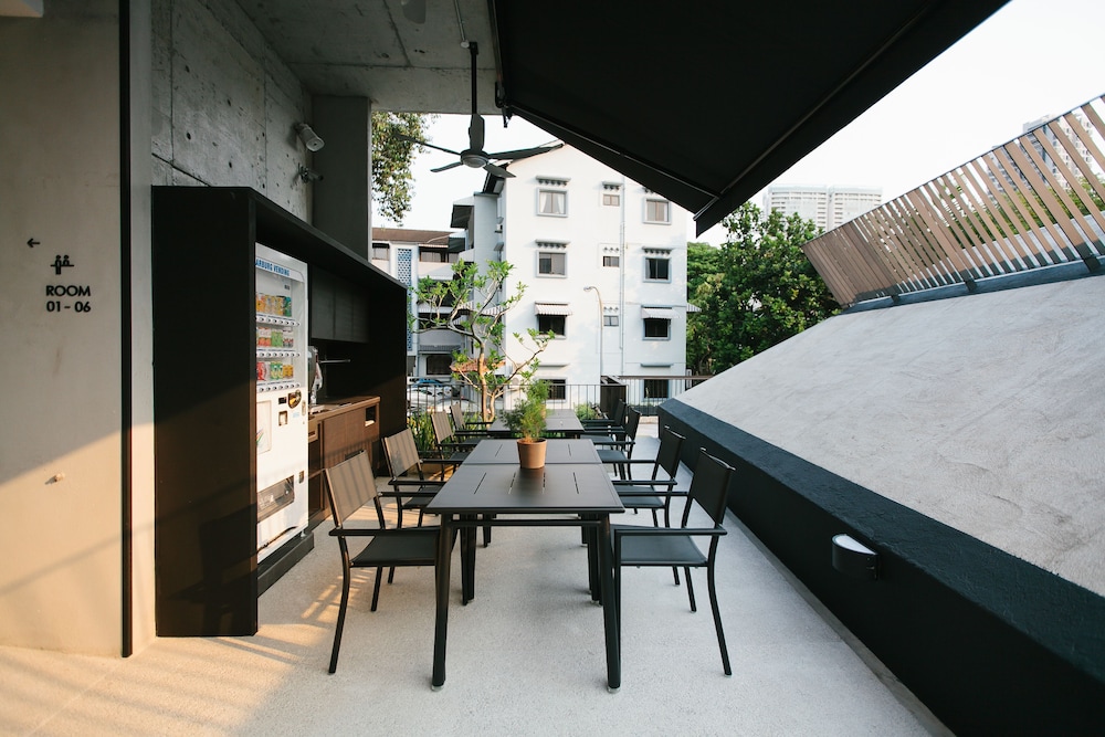 Lloyd Apos S Inn 46/60