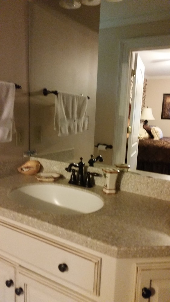 Shalom House Bed and Breakfast 26/27