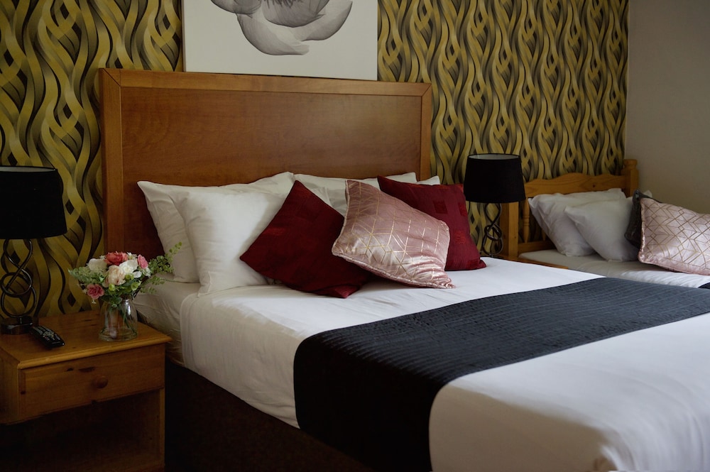 Little Foxes Hotel 24/62