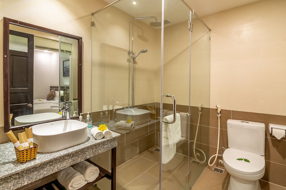 Viet Long Hoi An Beach Hotel 11/53