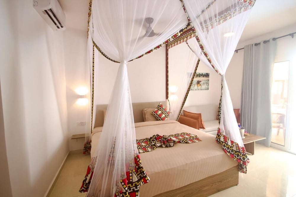 Swim Up, Standard, King Bed, Sofa