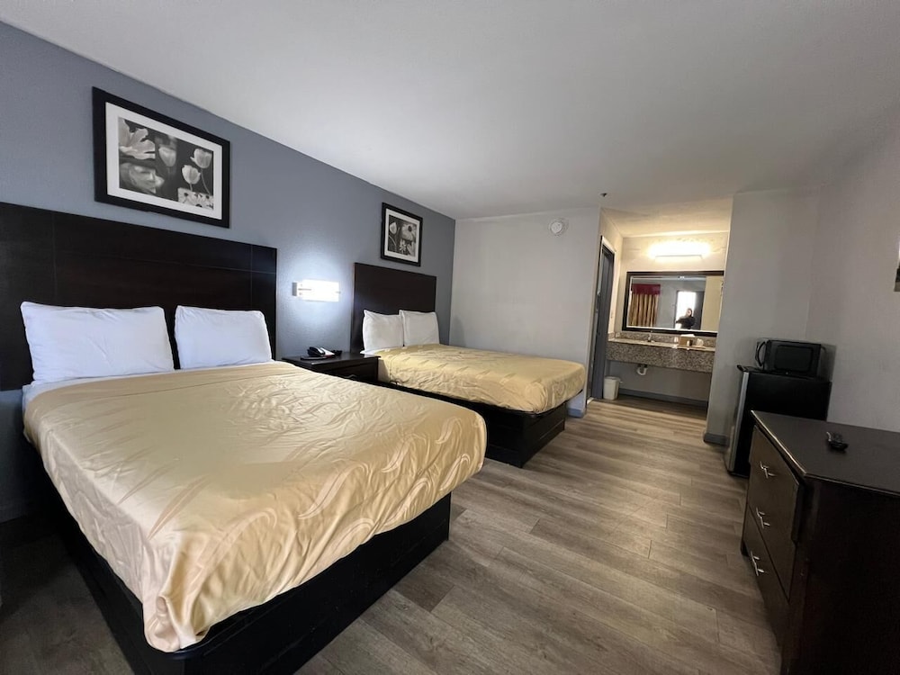 Suite - 2 Full Beds Smoking