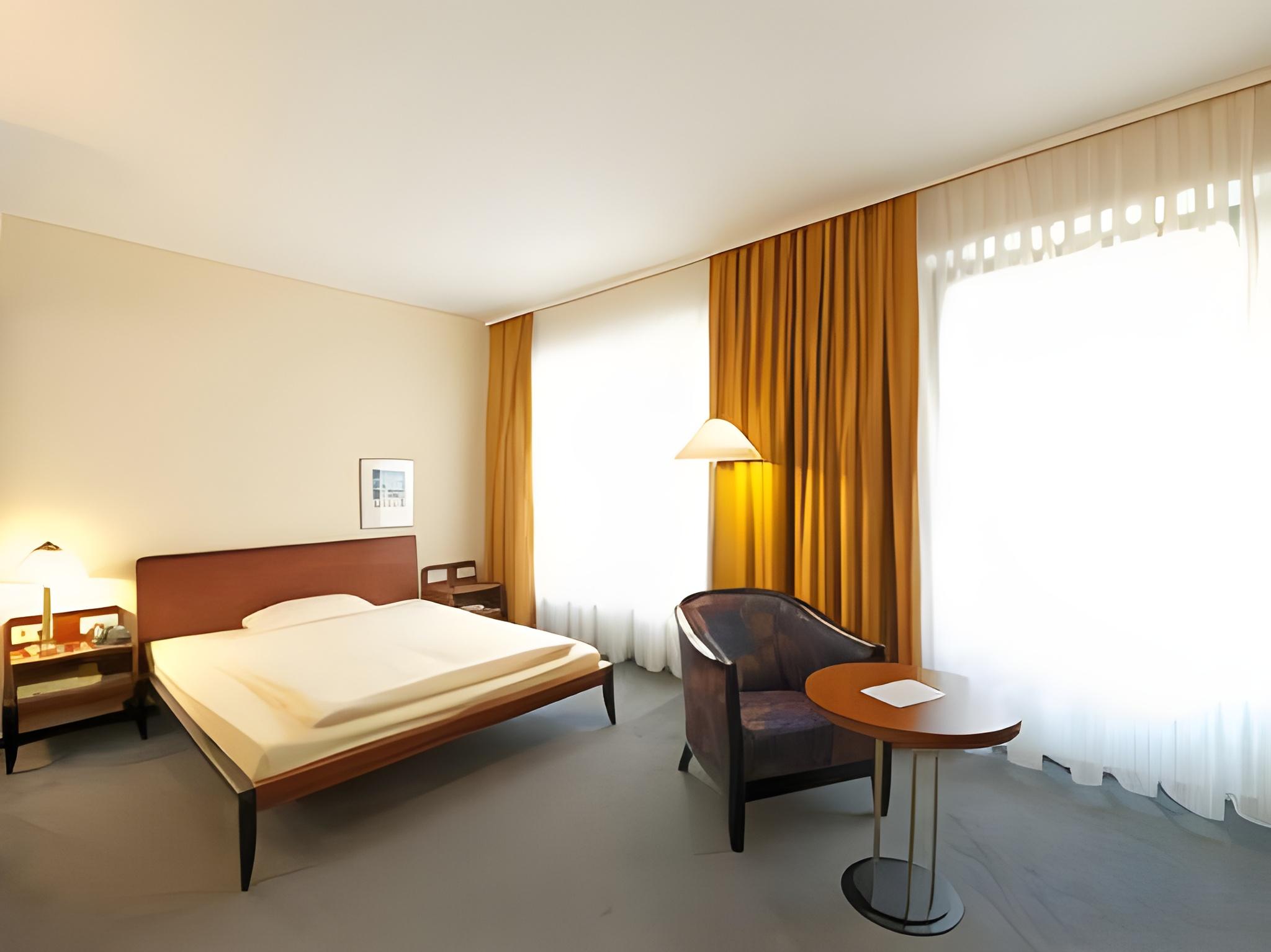 Wet, Twin Beds, Accessible