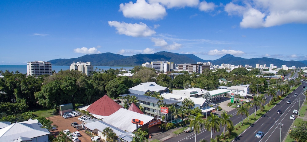 CAIRNS HOLIDAY LODGE 14/16