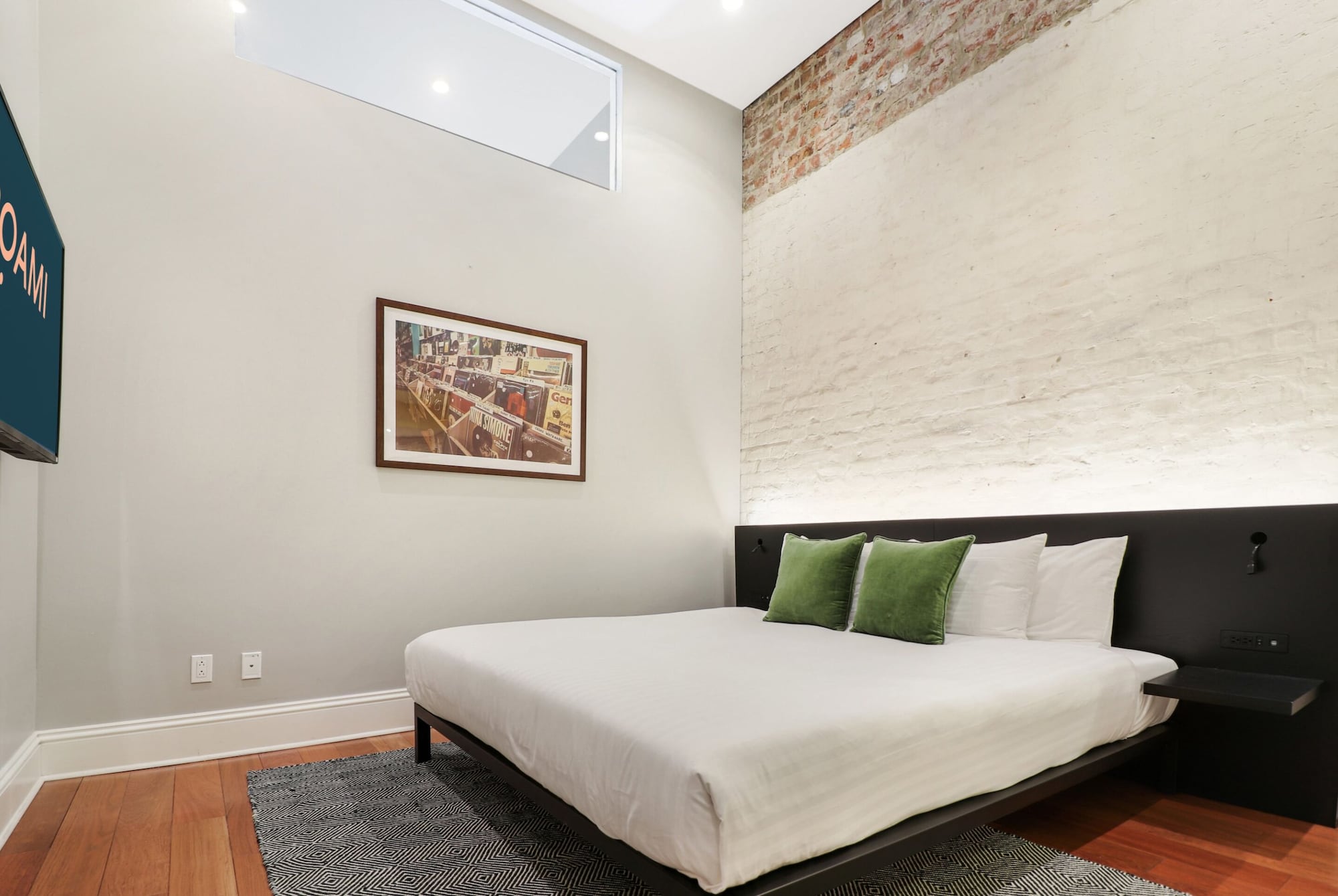 ADJOINING, APARTMENT, 4 BEDS, 4 BATHROOMS