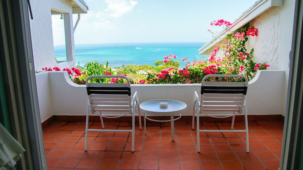 TRADE WINDS HOTEL 54/69