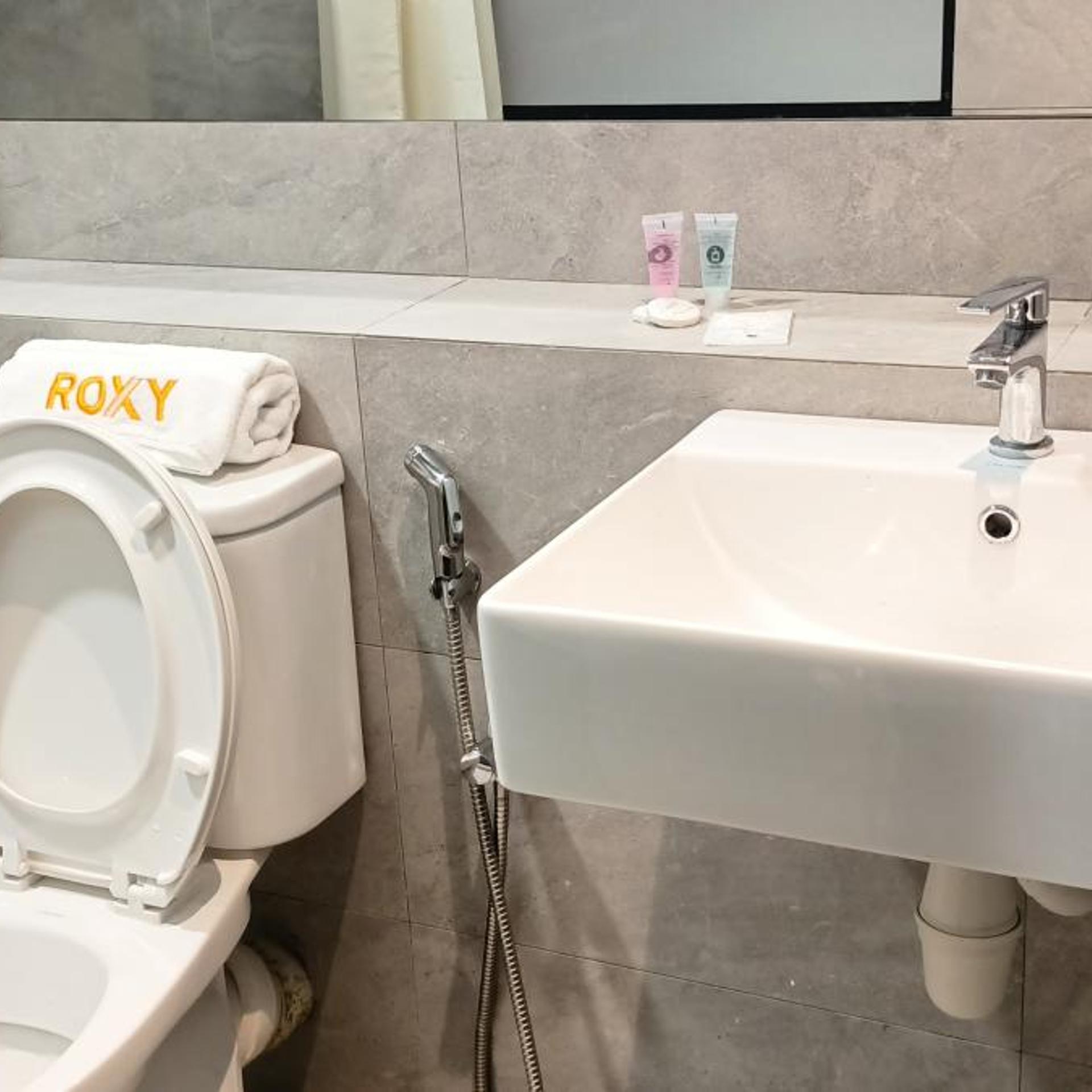 Roxy Hotel Sri Aman 52/56