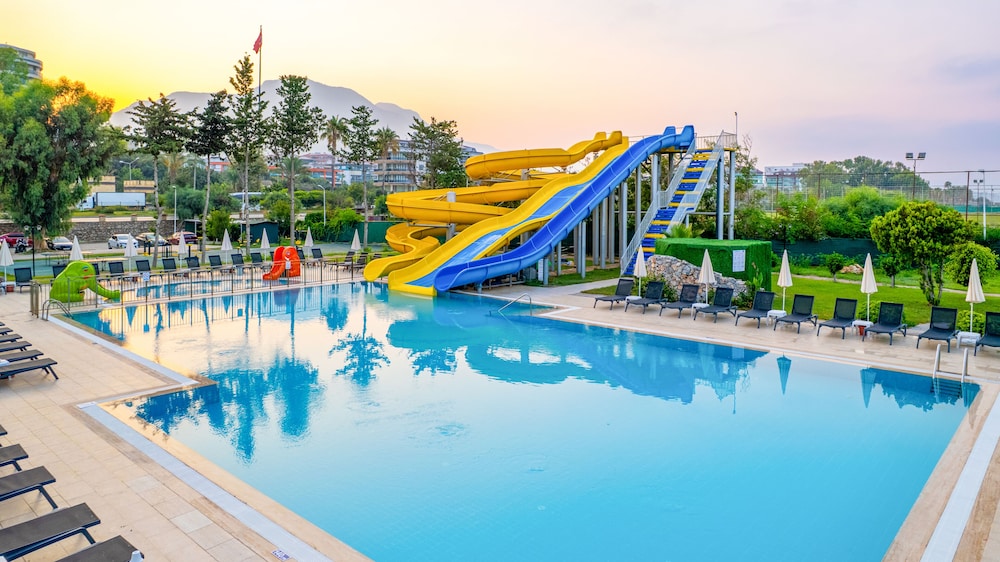 Senza Sunset Beach Hotel 66/87