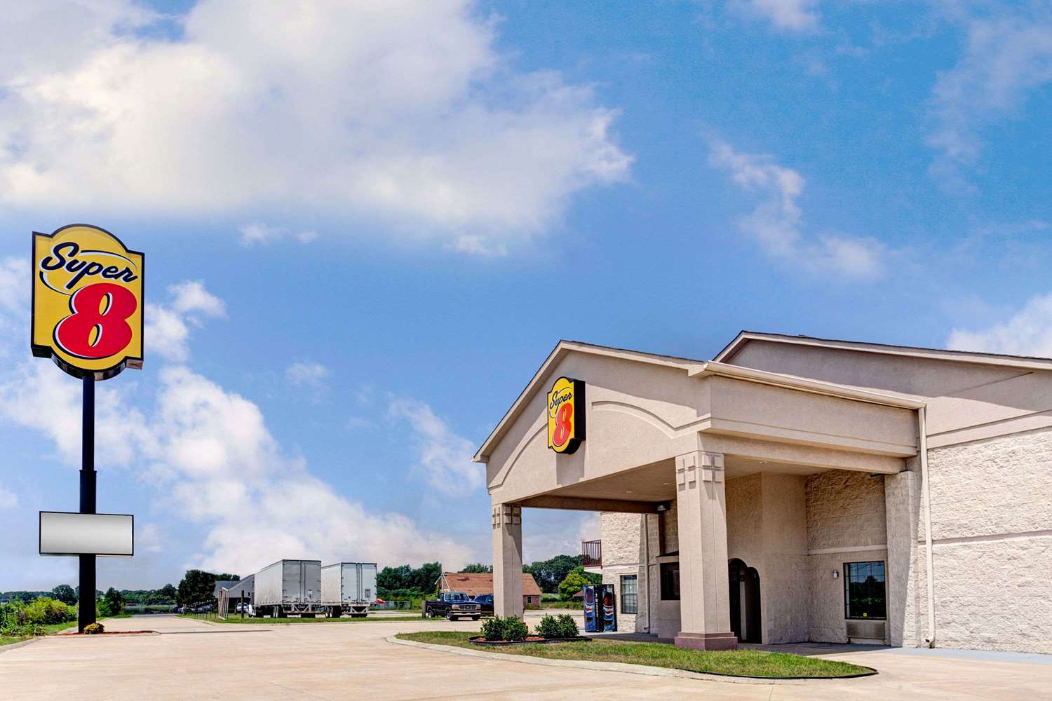 Super 8 by Wyndham Clarksville East 2/9