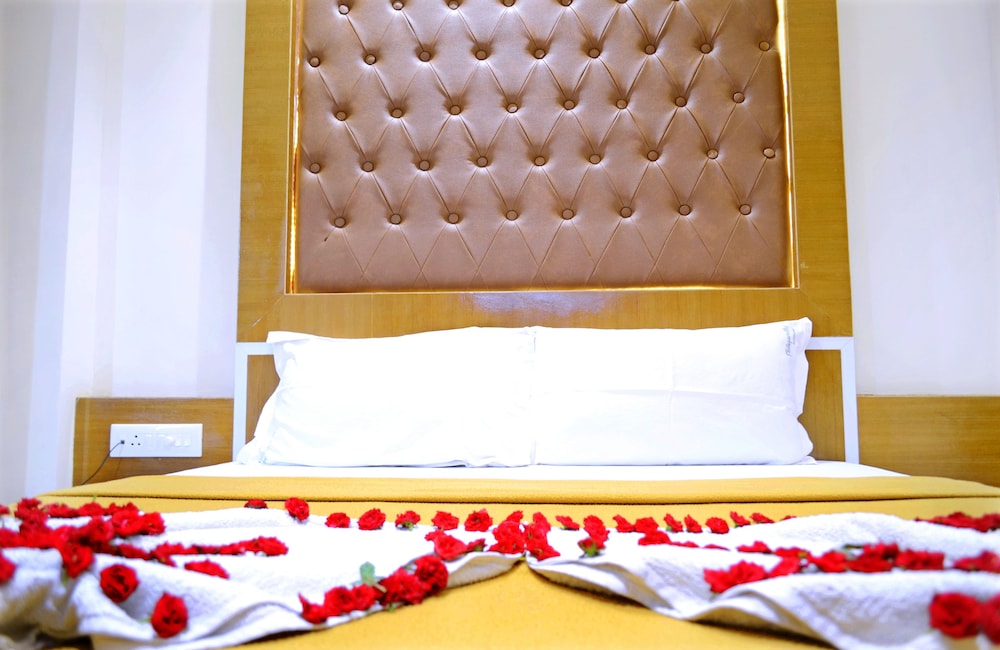 Hotel Tr Residency 9/22