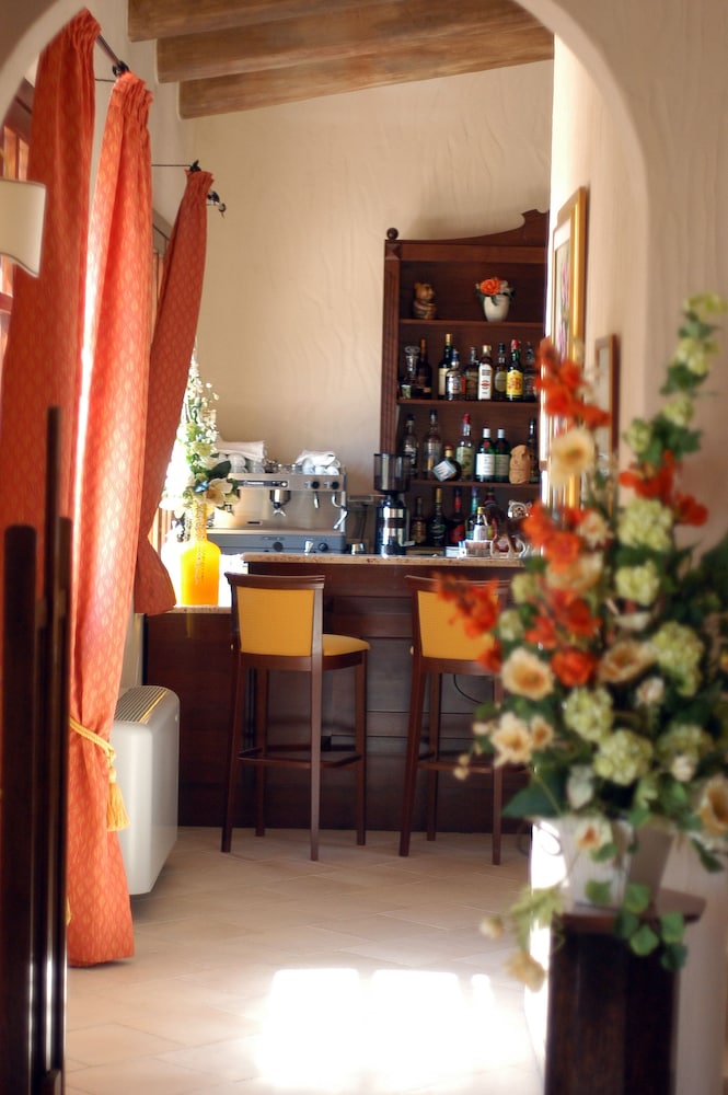 IS BENAS COUNTRY LODGE 54/63