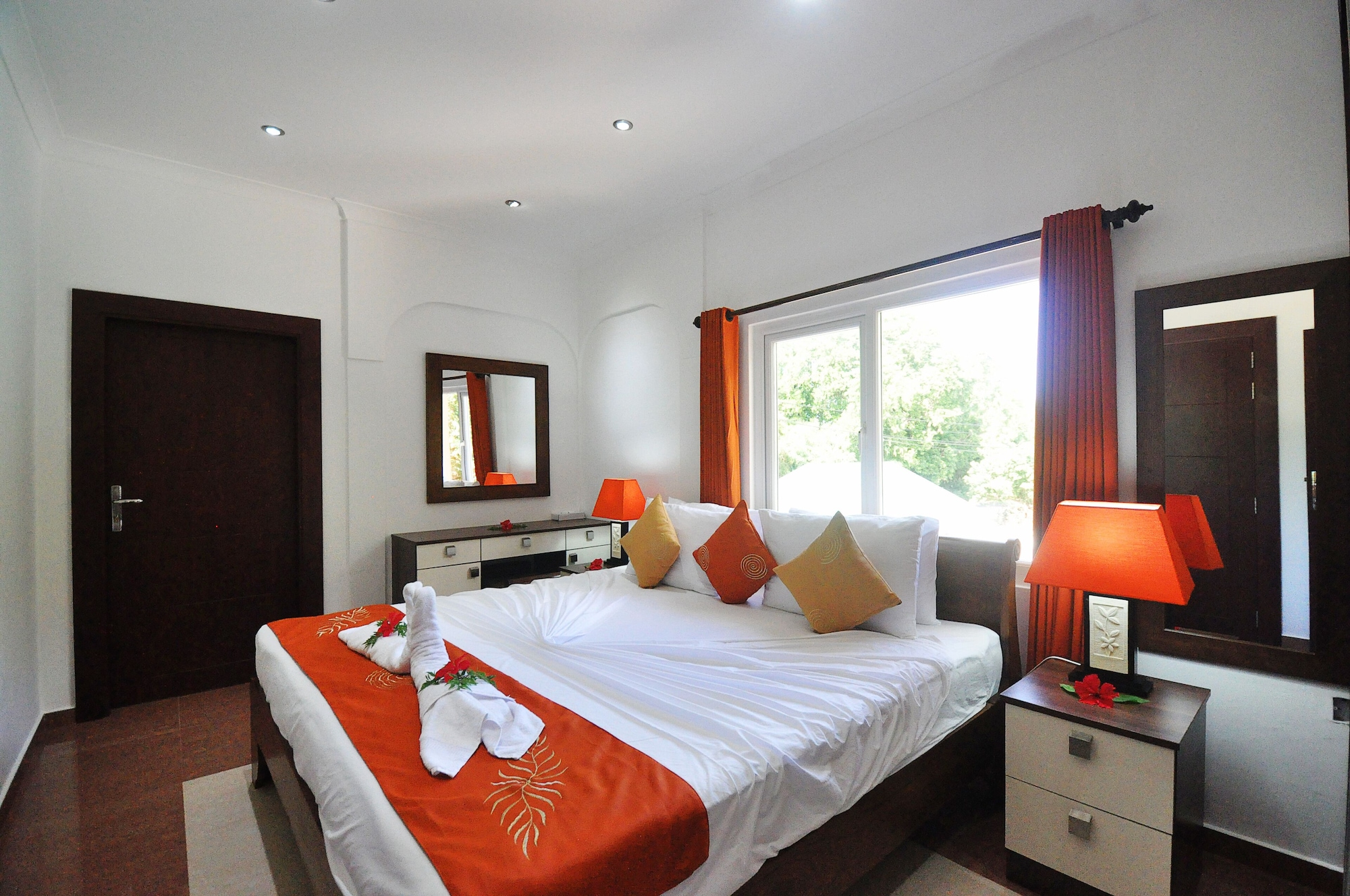 3 BEDROOMS, APARTMENT