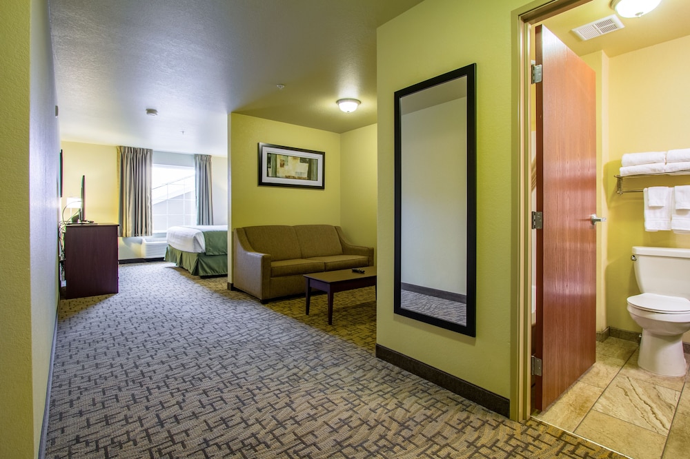 Cobblestone Hotel & Suites - Orrville 11/22