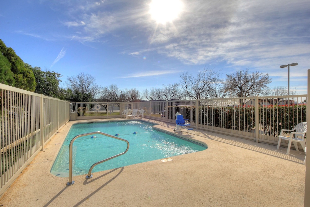 Motel6 Kerrville, TX 30/42