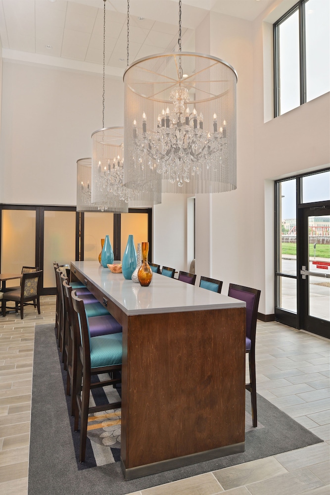 Hampton Inn Suites Des Moines Downtown 40/43