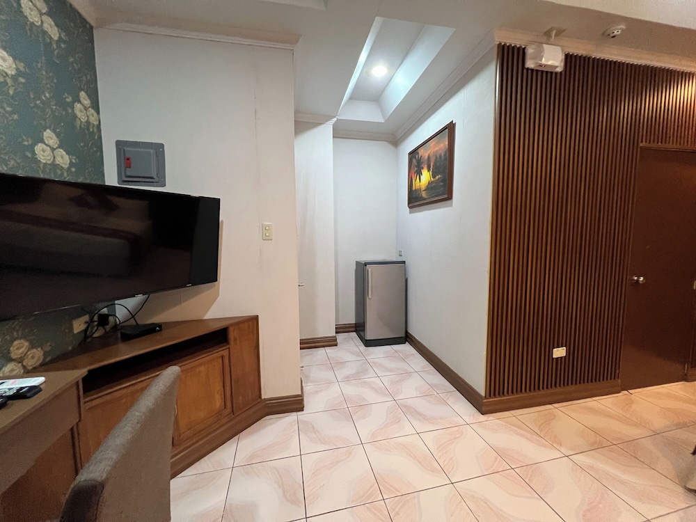 Rossa Hotel 8/50