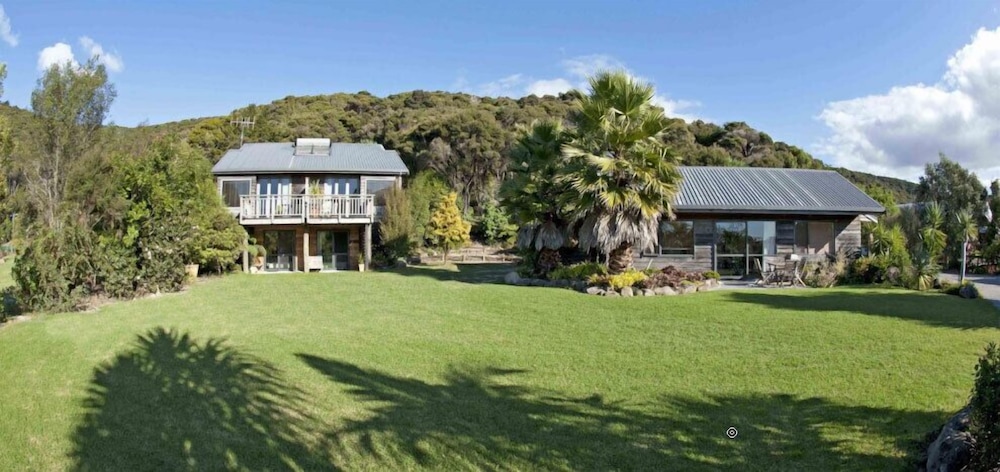 Bay of Islands Holiday Apartments 42/50