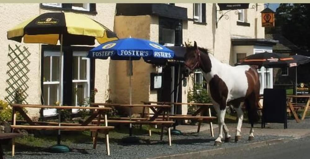OYO Rose & Crown Hotel in Leyburn