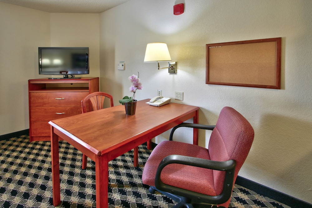 MCM Elegante Suites 30/37