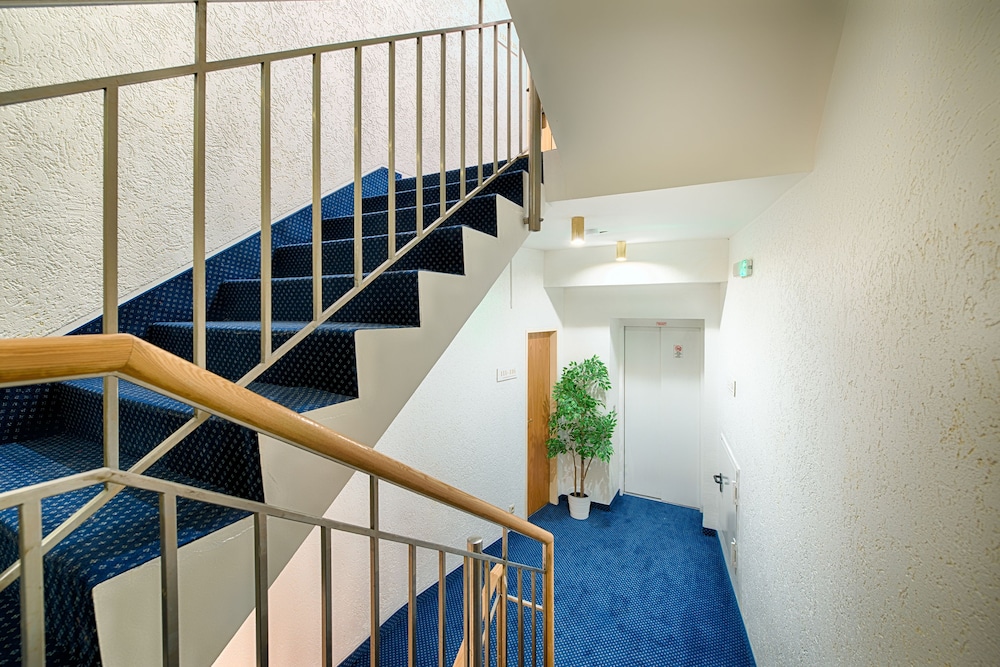 Home Hotel 44/59