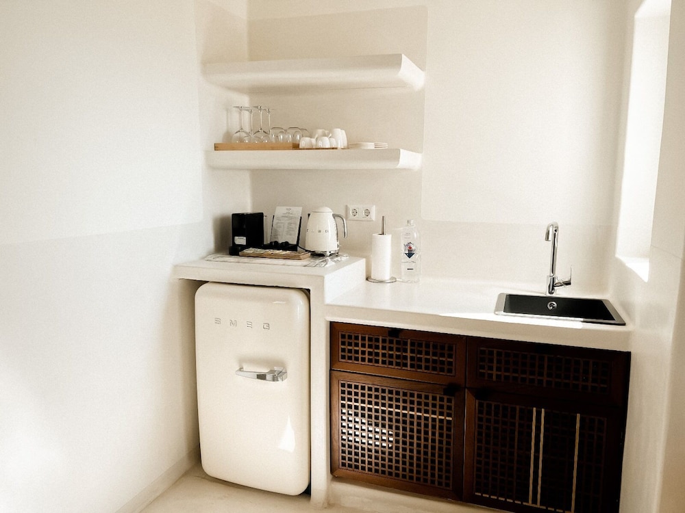 Pilos Suites 44/50