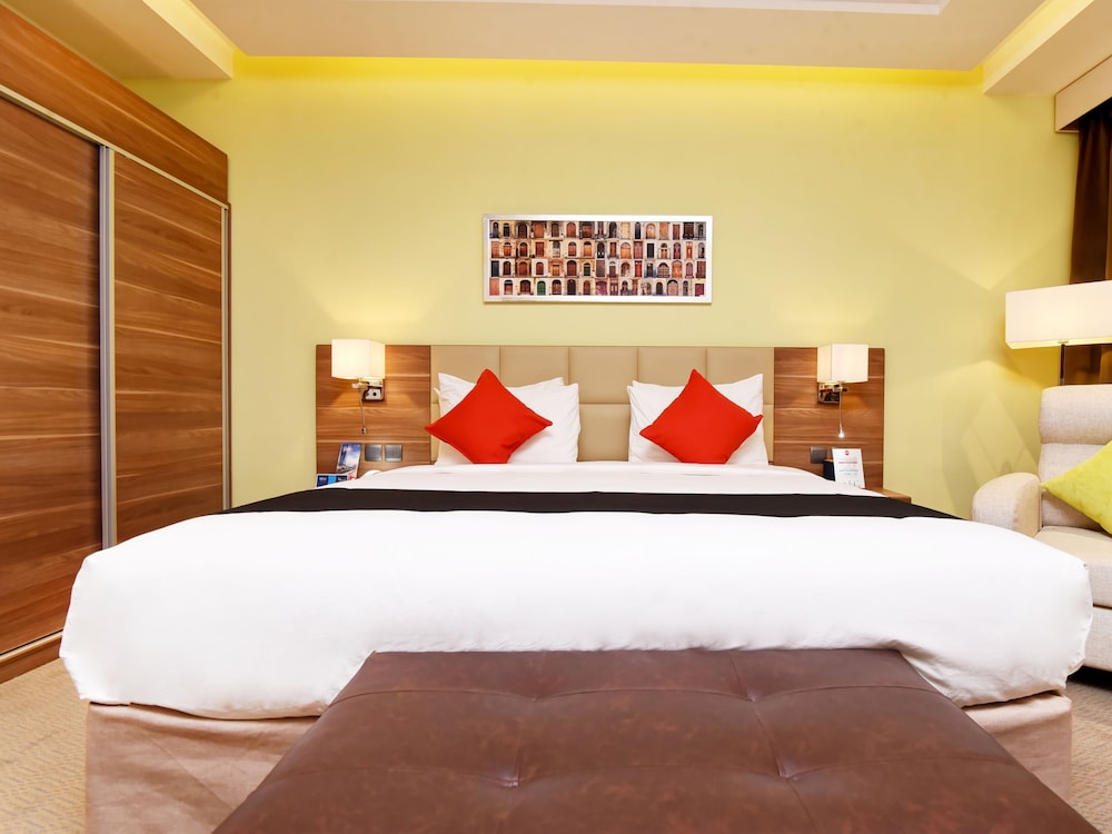 JUNIOR SUITE, KING BED