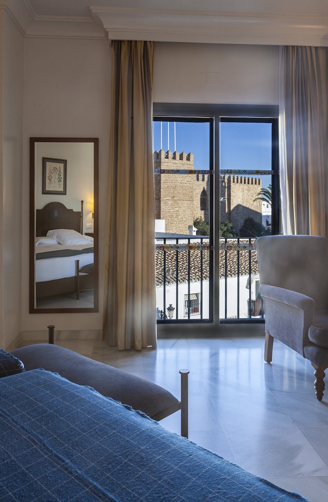 Duque de Najera Hotel 80/106