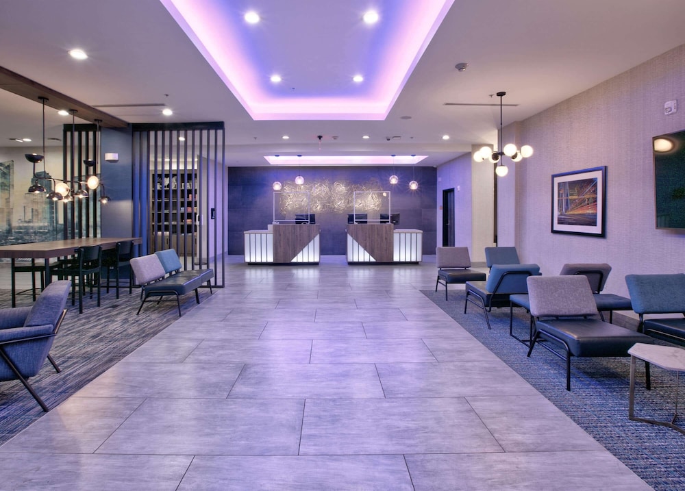 La Quinta Inn & Suites by Wyndham Dallas/Fairpark 8/40