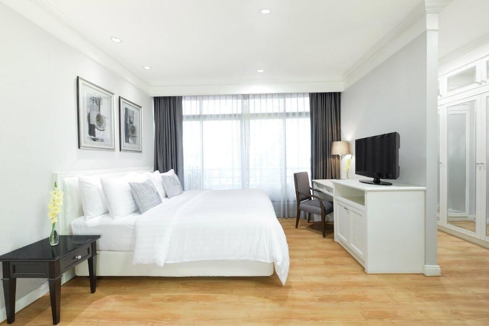 GRAND, DELUXE, KING BED
