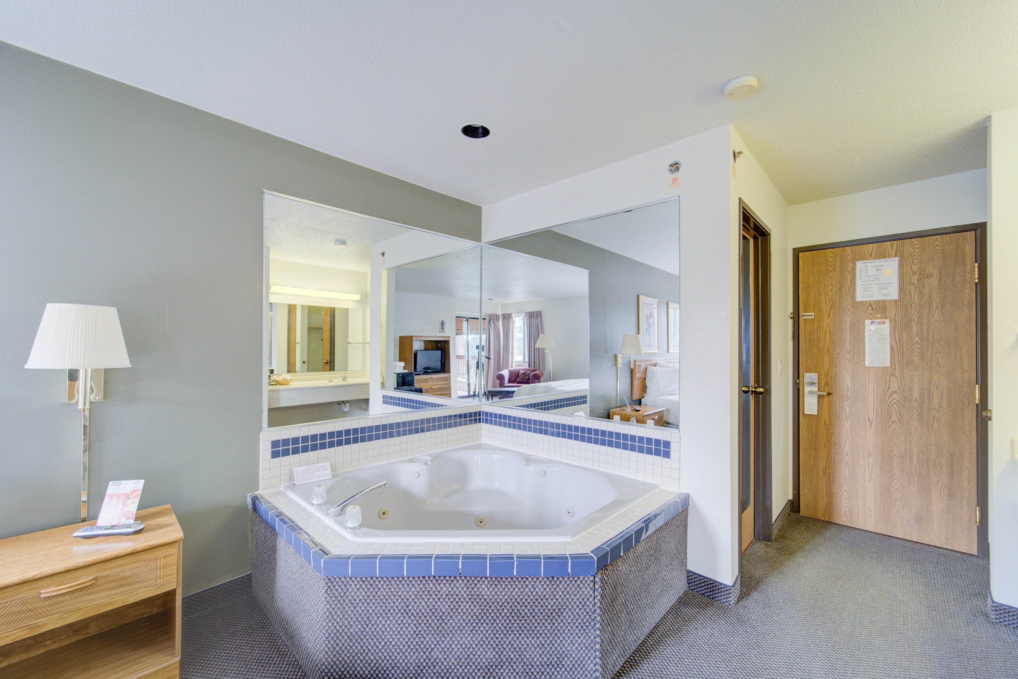 Capital O Amerihost Inn and Suites Fulton Hwy 54 MO 42/63