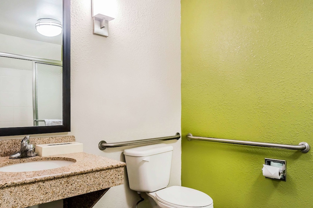 Sleep Inn & Suites Dothan North 16/38
