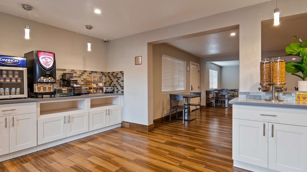 Best Western Plus Ontario Airport & Convention Center 25/31
