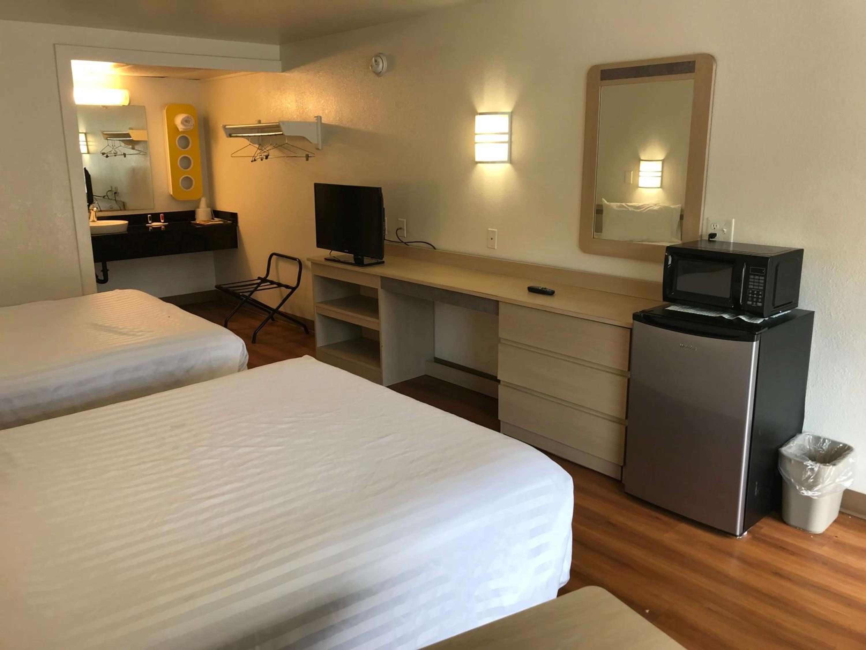 Travelodge by Wyndham Fayetteville 14/24