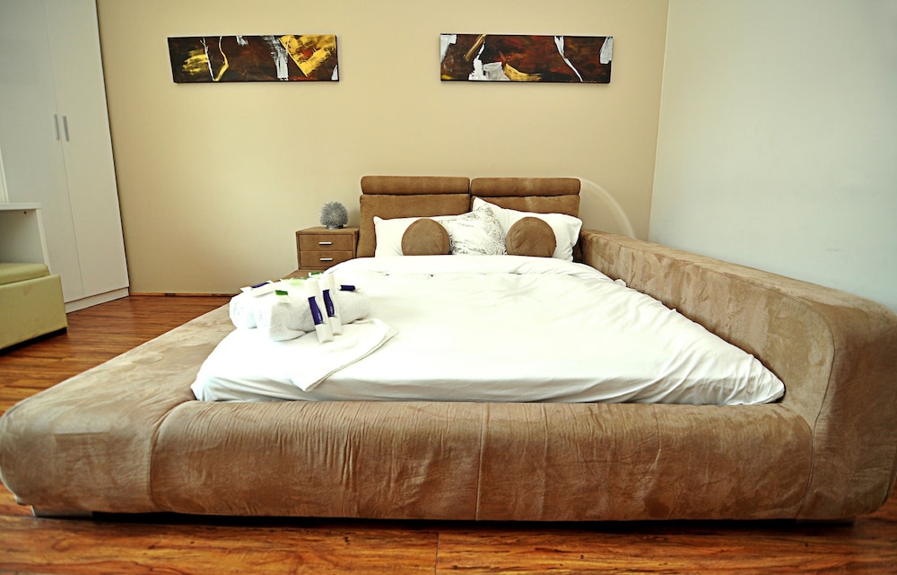 Sydney RiseOn Hotel 8/56