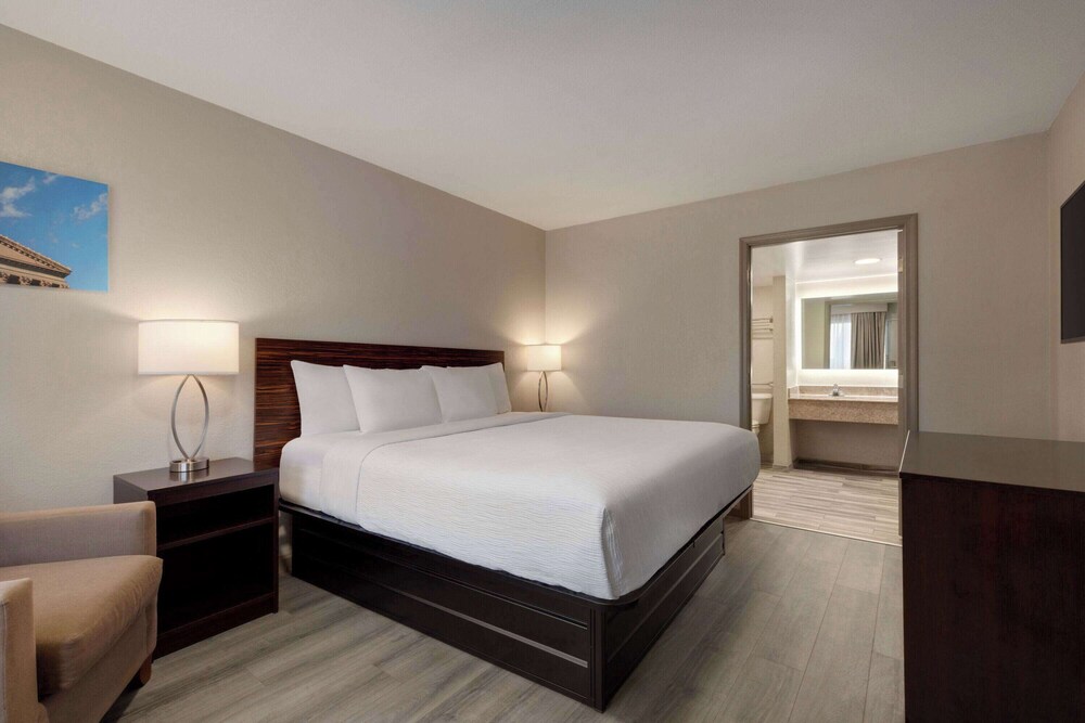 Baymont by Wyndham Emporia VA 16/39