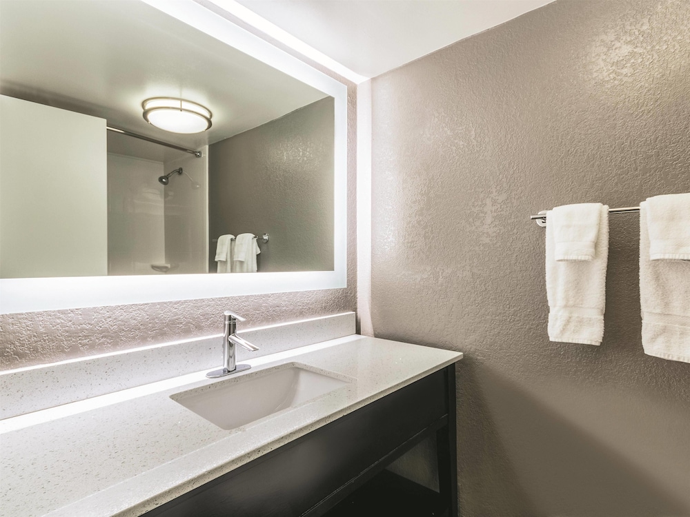 La Quinta Inn & Suites by Wyndham Virginia Beach 46/46