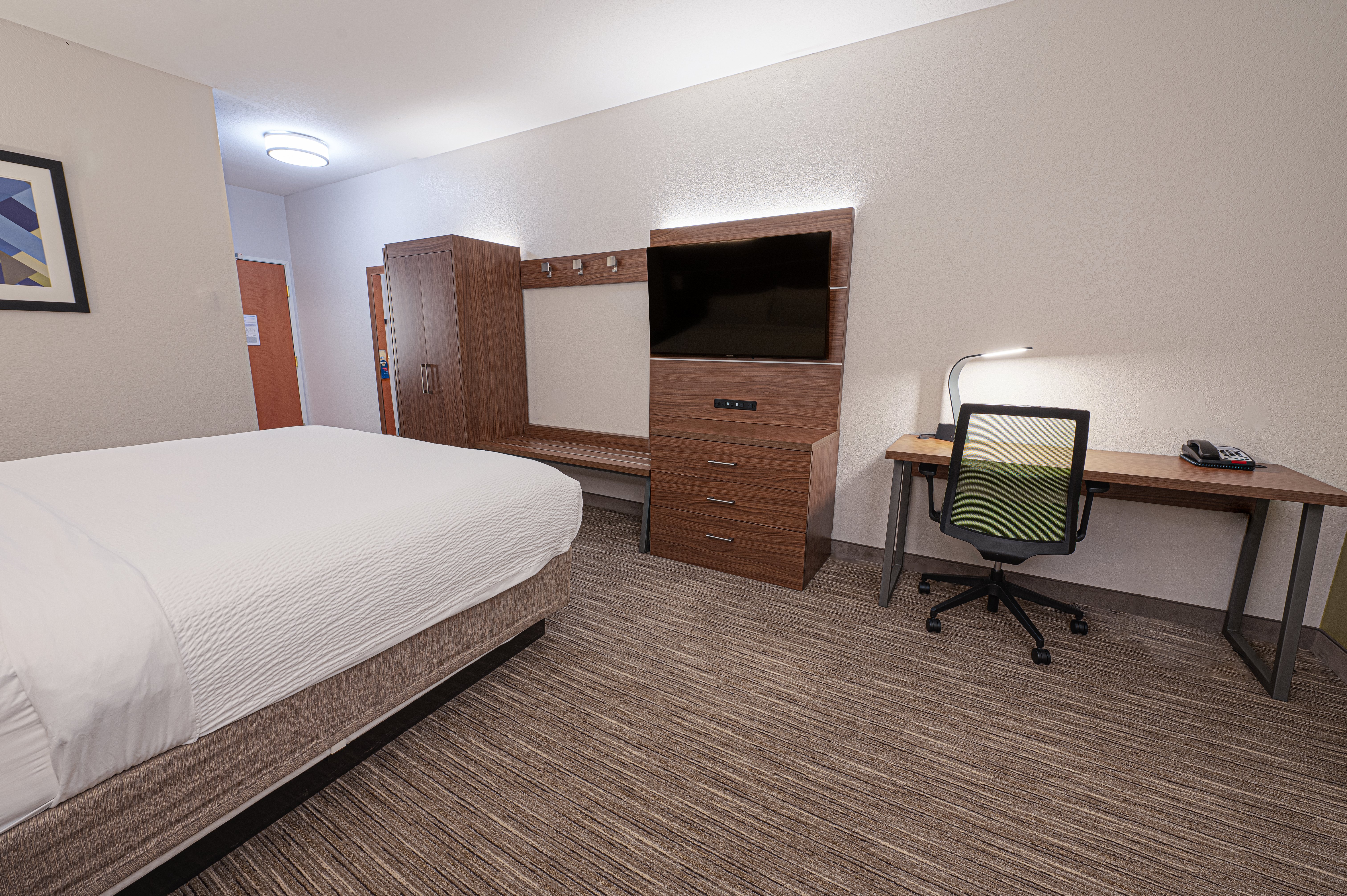 Holiday Inn Express Hotel Suites East Lansing 15/58