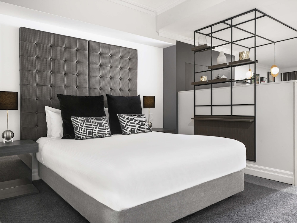 Mantra 2 Bond Street Sydney 21/62