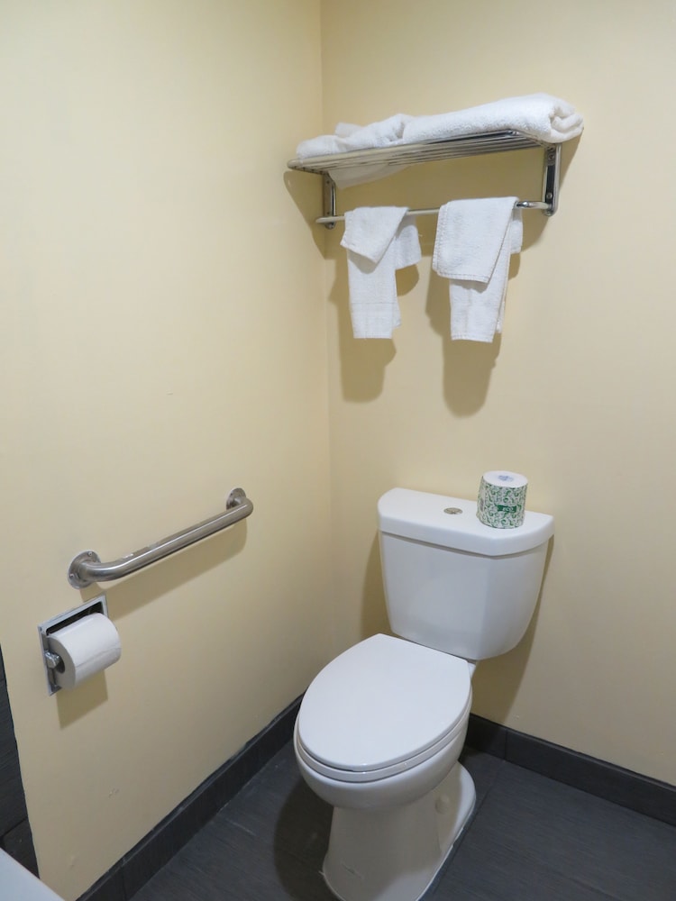 Royal Crest Inn Medford 17/28