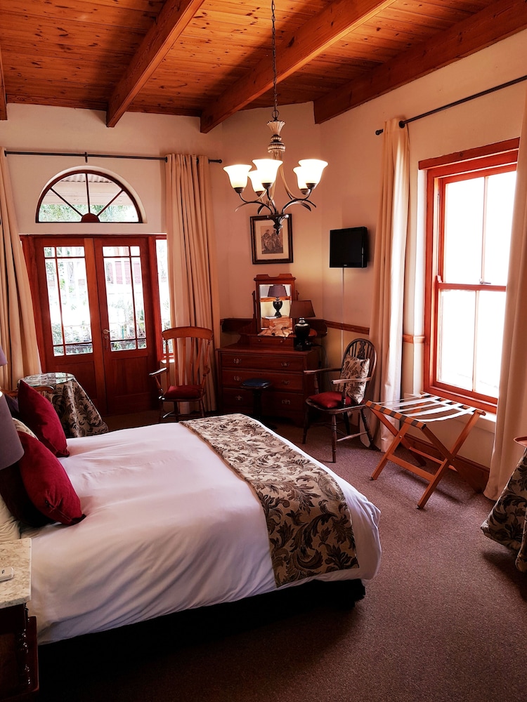 Montagu Country Hotel 44/89