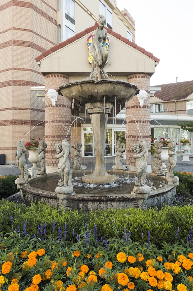 Monte Carlo Inn Airport Suites 3/68