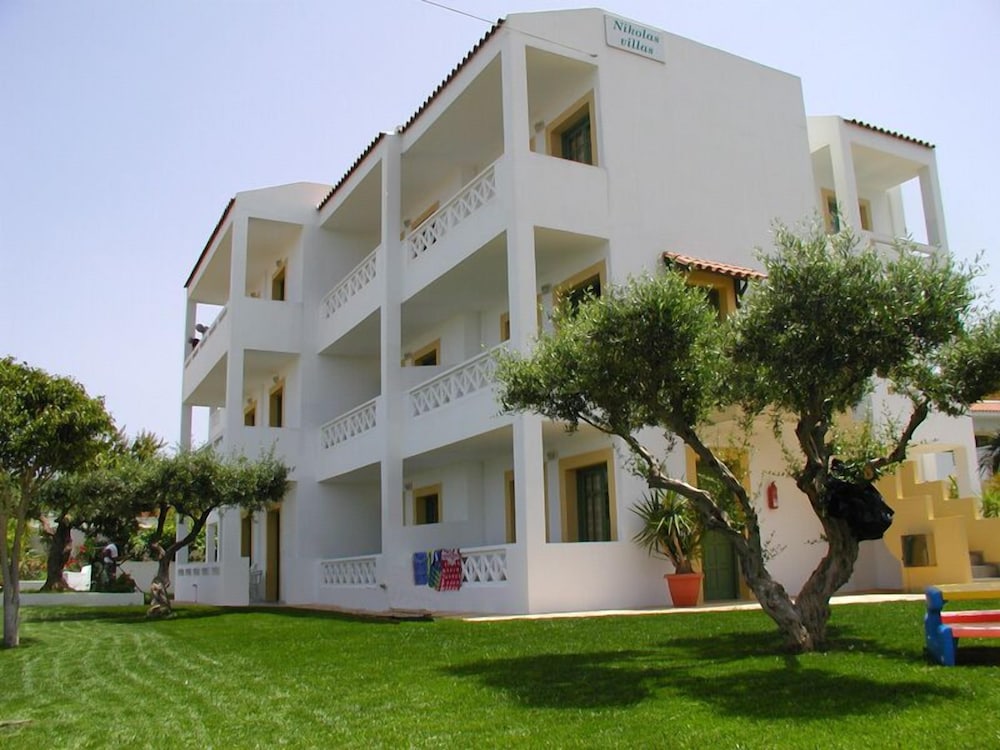 Nikolas Villas Apartments 4/43