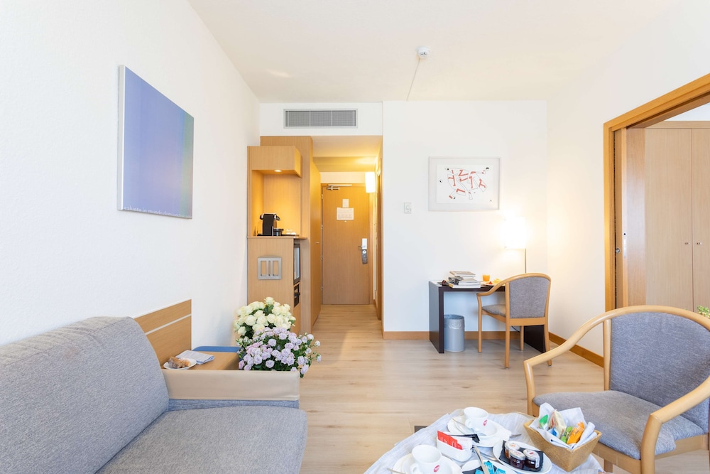 Living Place Hotel 85/105