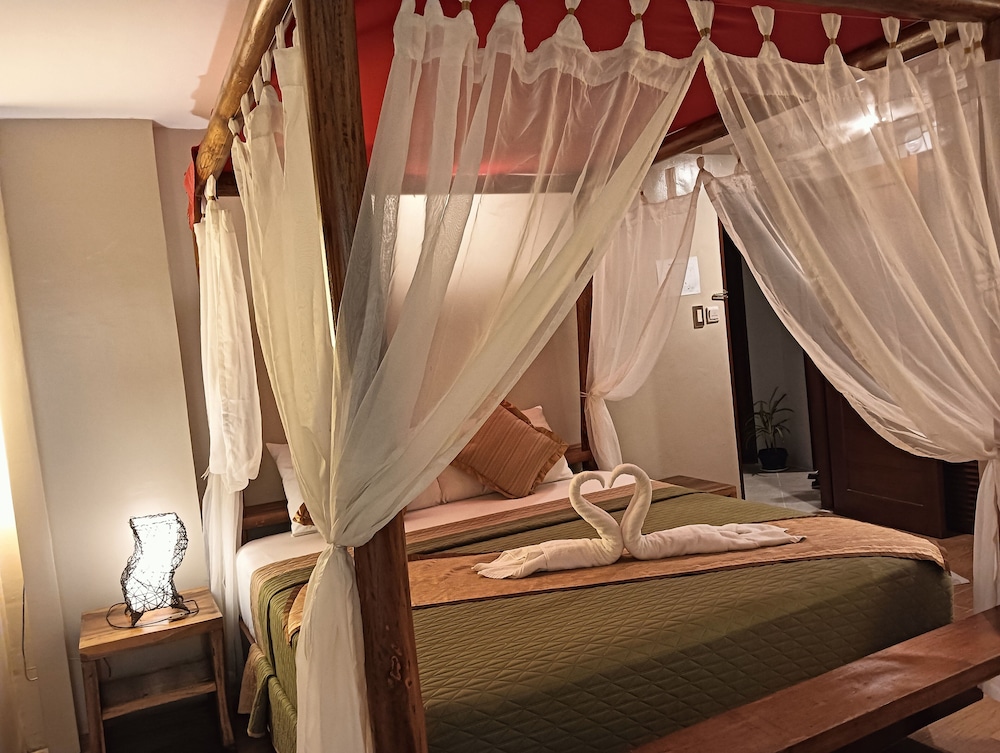 THE SITIO VILLAS AND SUITES 23/34
