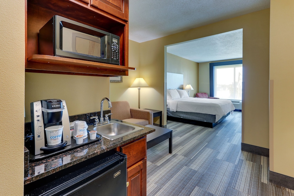 Holiday Inn Express Hotel Suites Richmond 40/67